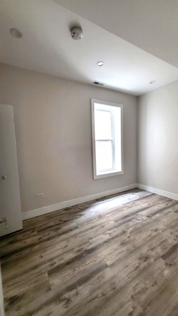 Building Photo - 2904 W Nelson St