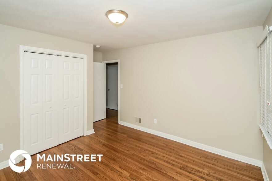 Building Photo - 513 Goldenrod Dr