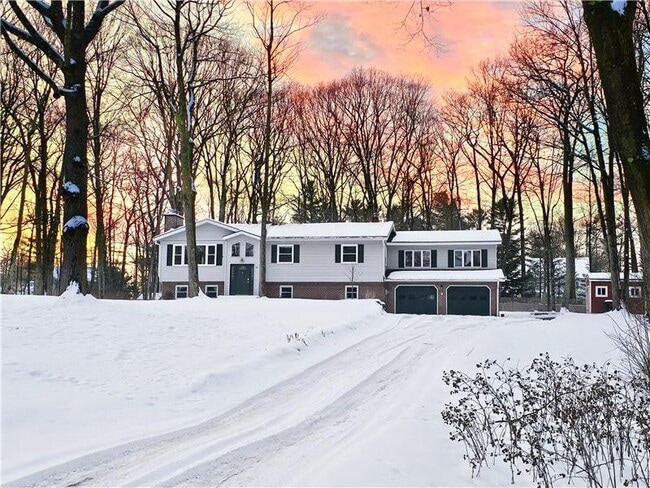 Building Photo - 19 Rustic Dr