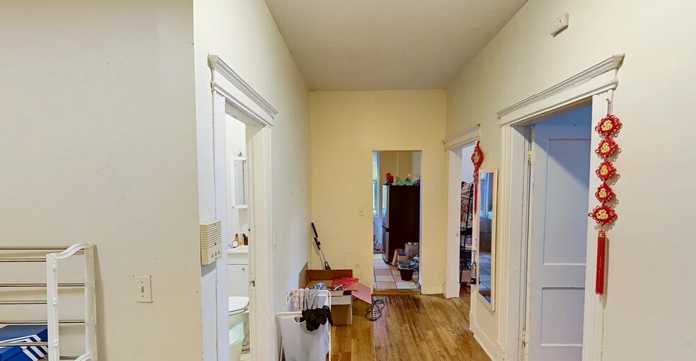 Building Photo - 126 Warren St