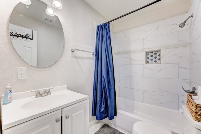 Building Photo - 2720 Truxillo St