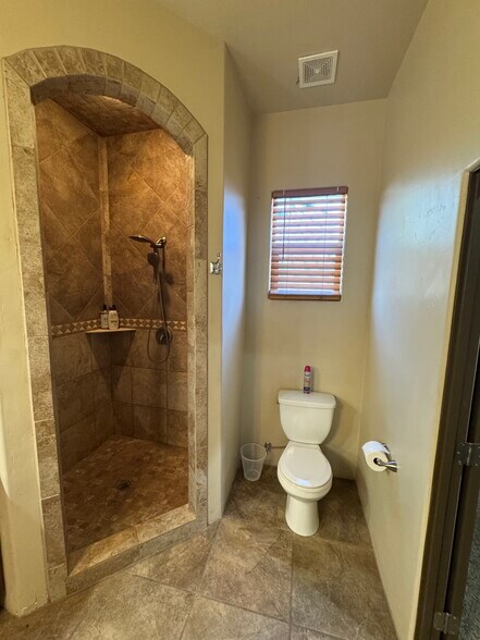 Building Photo - 4600 6th St NW