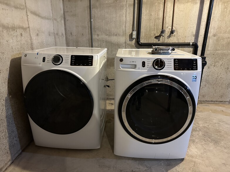 Brand new Washer/dryer in basement - W6155 Aerotech Dr