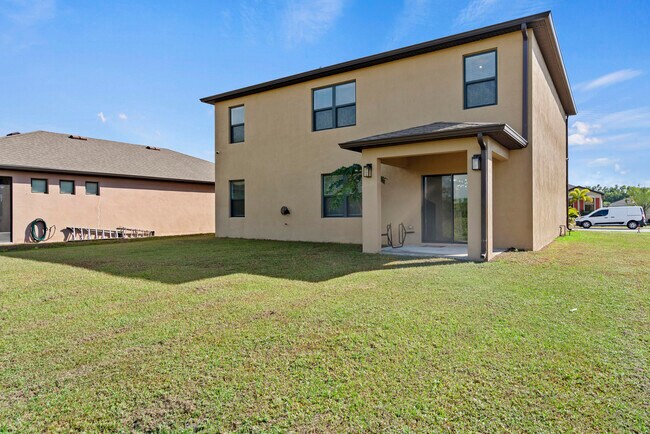 Building Photo - 6455 NW Castlebrook Ave