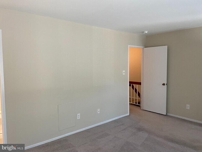 Building Photo - 2804 Cambridge Dr