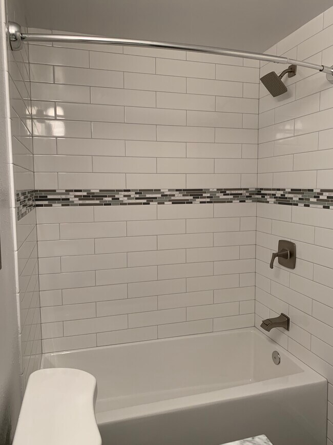 Guest Shower - 8180 Manitoba St