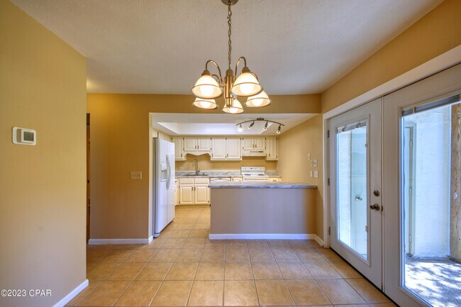 Building Photo - 7129 S Lagoon Dr