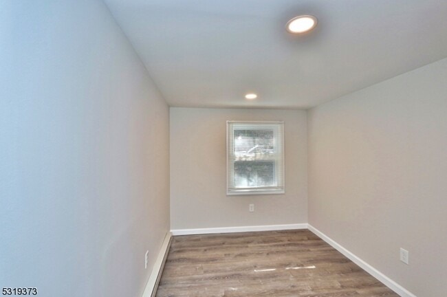 Building Photo - 8 Apple Trail