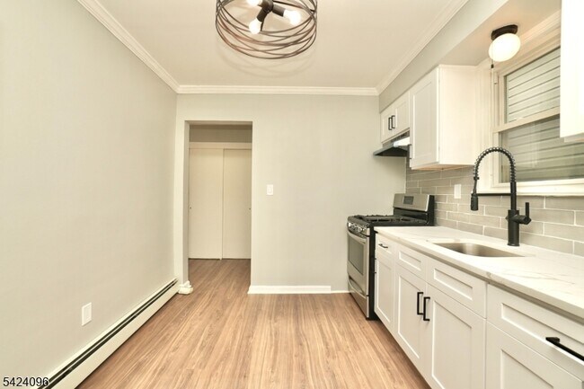 Building Photo - 111 Willow St