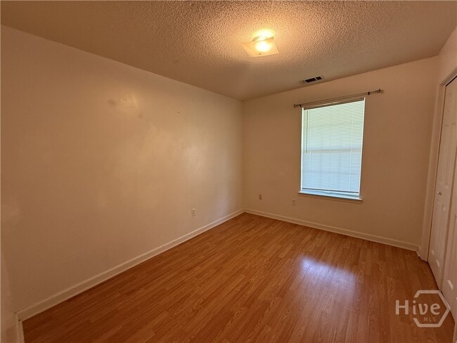 Building Photo - 211 Woodbury Ln