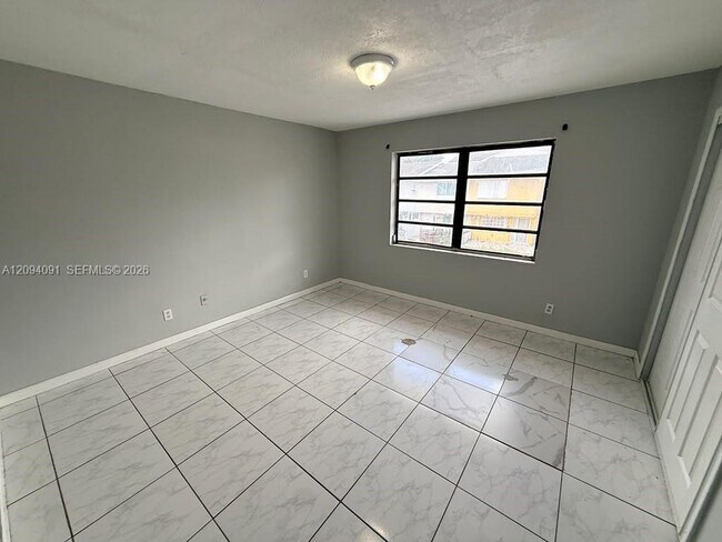 Building Photo - 633 W 68th St