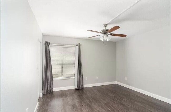 Building Photo - Remodeled 2BD/2BTH Condo Palm Harbor Condo...