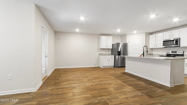 Building Photo - 4028 Silver Spur Rd