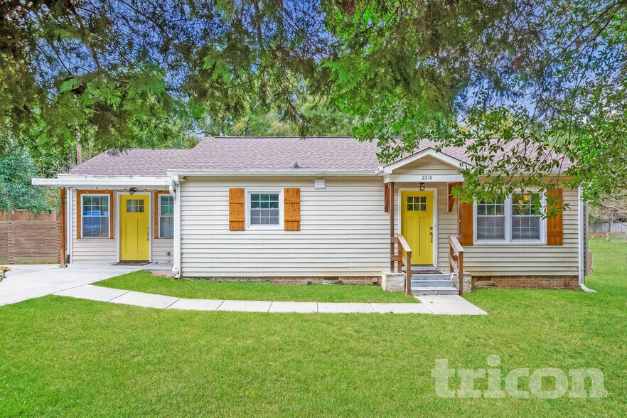 Primary Photo - 2210 Weddington Rd