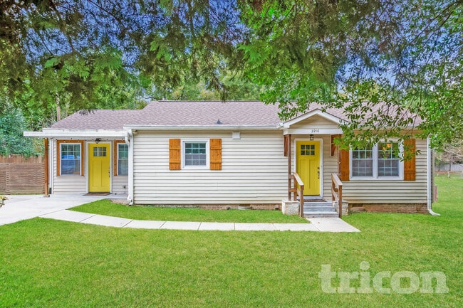 Building Photo - 2210 Weddington Rd