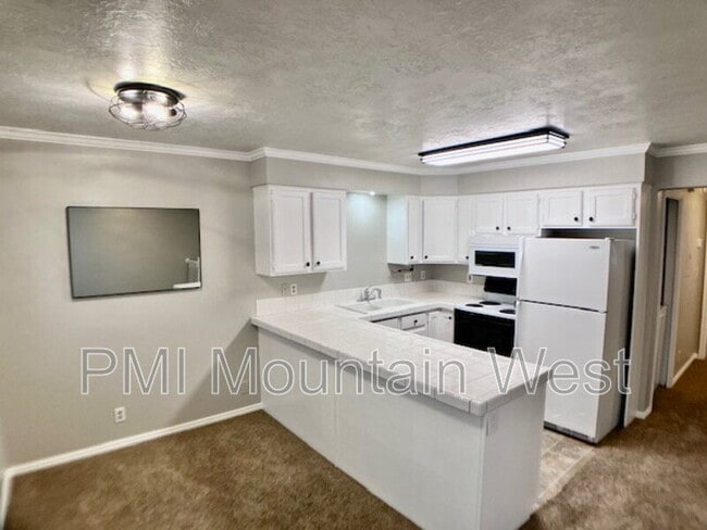 Building Photo - 567 N 200 E