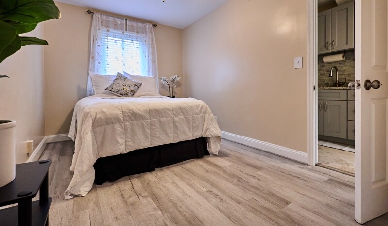 Building Photo - 1825 H St NE