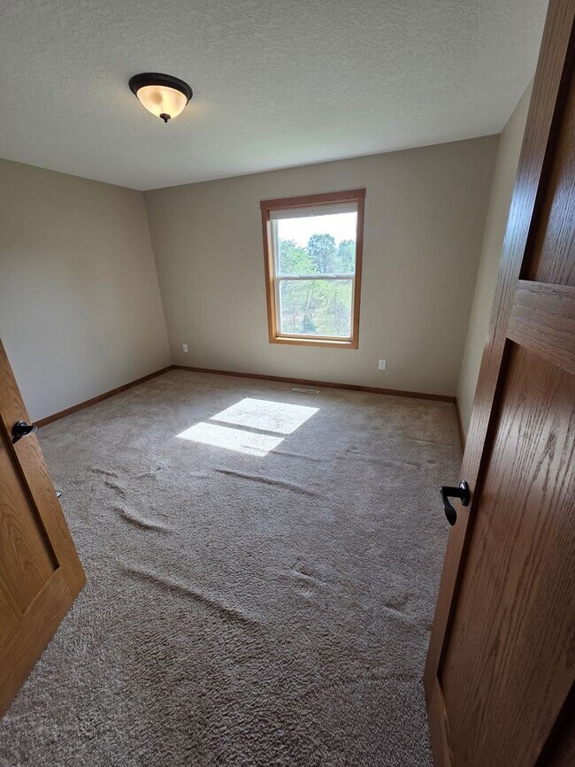 Building Photo - 38231 Ewing Ct