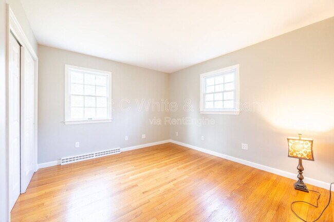 Building Photo - 43 Evergreen Rd