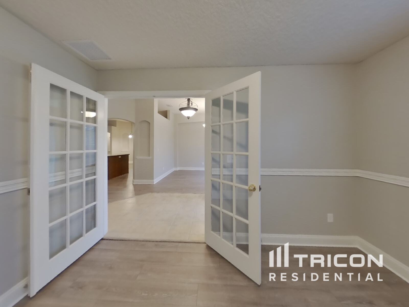 Building Photo - 10768 Stanton Hills Dr E