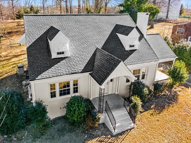 Building Photo - 807 Shamrock Rd