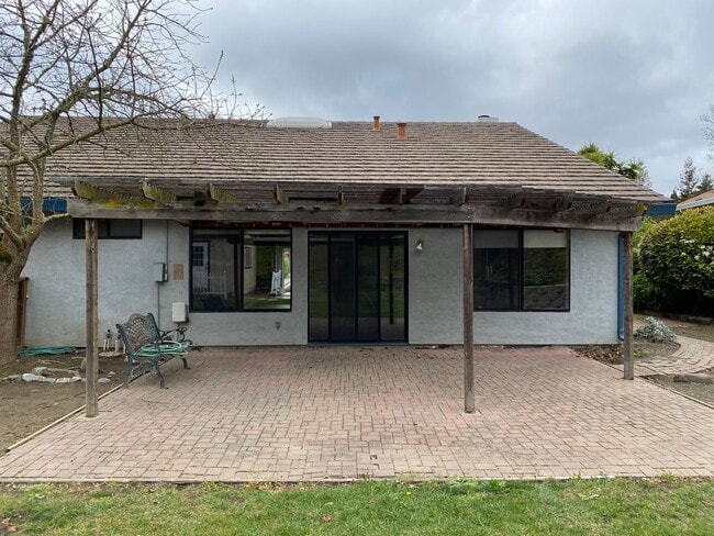 Building Photo - Benicia Southampton Single Family Home