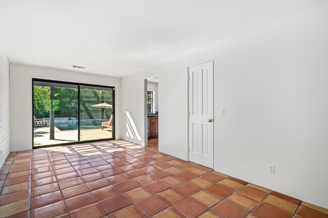 Building Photo - 839 N Avenida Olivos