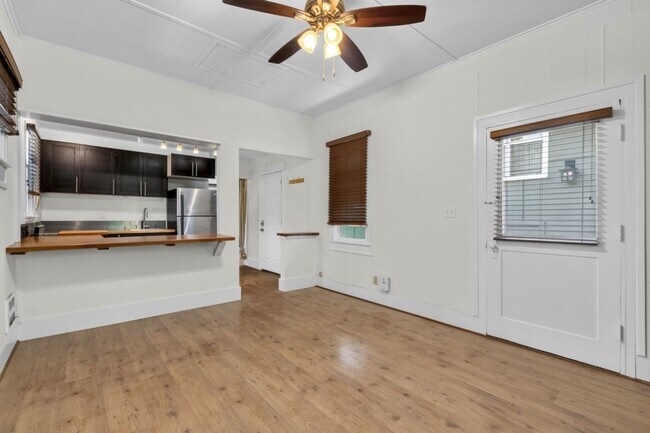 Building Photo - 1Bd/1Ba Seattle Home