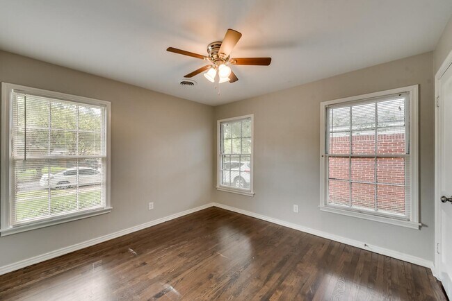 Building Photo - 11107 Stallcup Dr