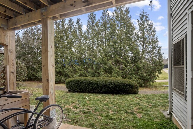 Building Photo - Comfortable, convenient, and well located Ashburn condo.