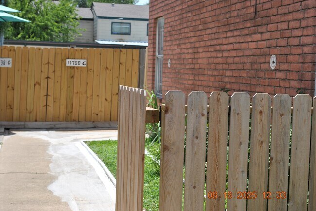 Primary Photo - 12700 Leader St