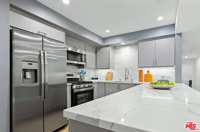 Building Photo - 5405 Hermitage Ave