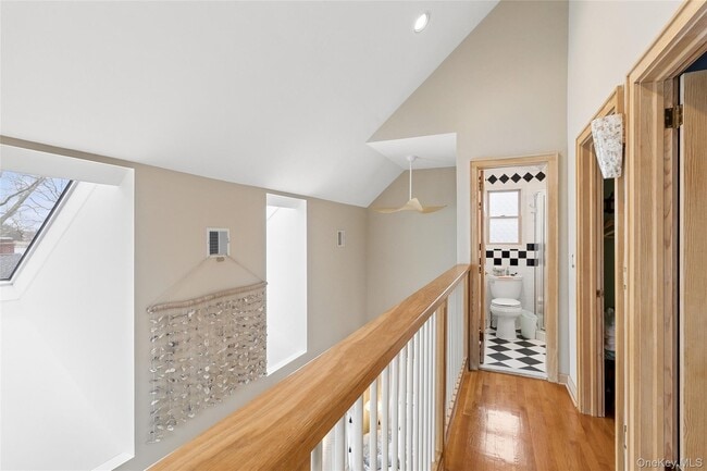 Building Photo - 1050 Pine Ave