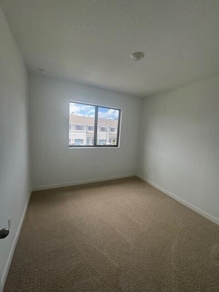 Building Photo - 4844 Dillon St
