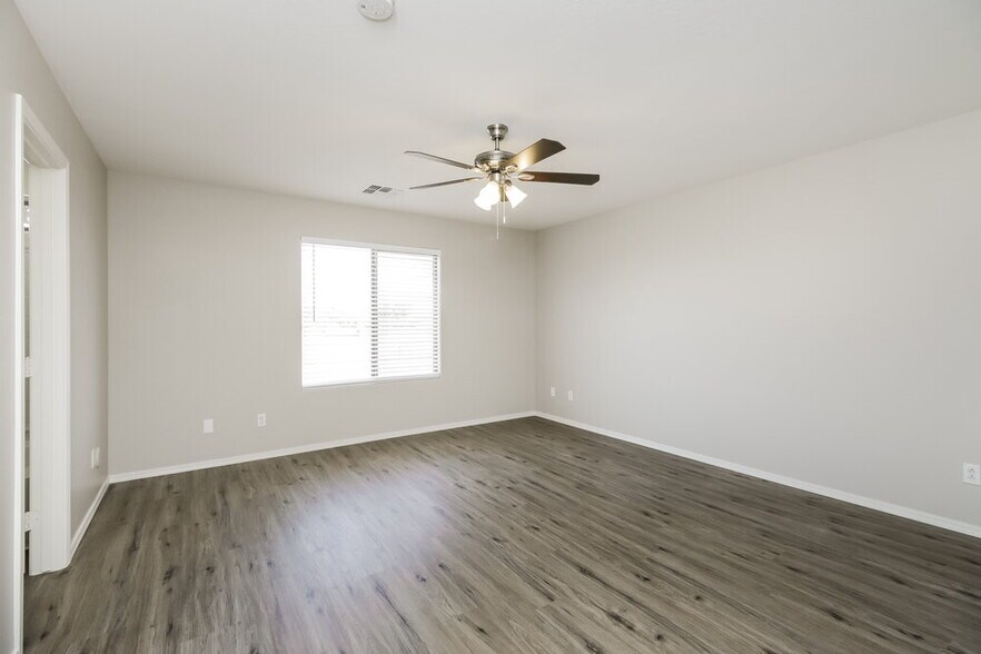 Building Photo - 2552 E Meadow Lark Way