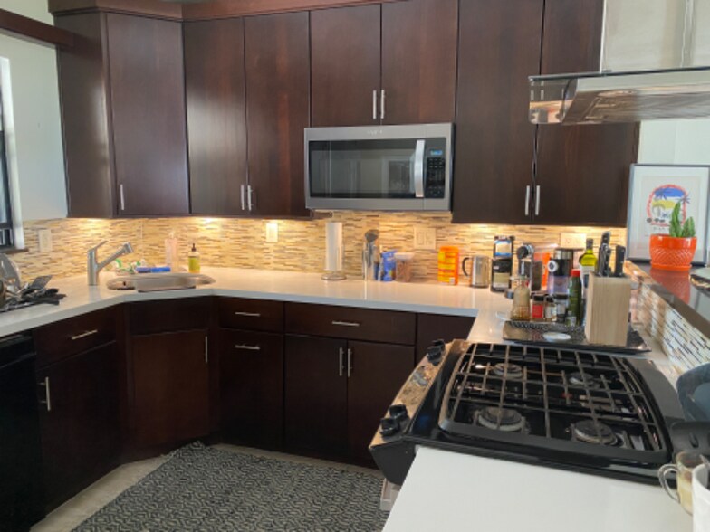 Building Photo - 666 N Plaza Amigo