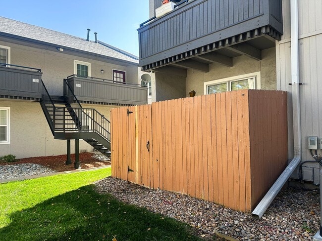 Building Photo - End-Unit Condo in Southglenn