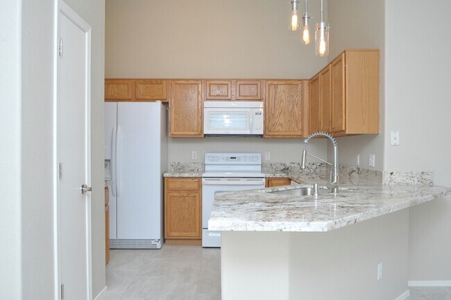 Building Photo - All tile 4 bedroom home in Oro Valley!