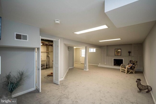 Building Photo - 5612 Eastbourne Dr