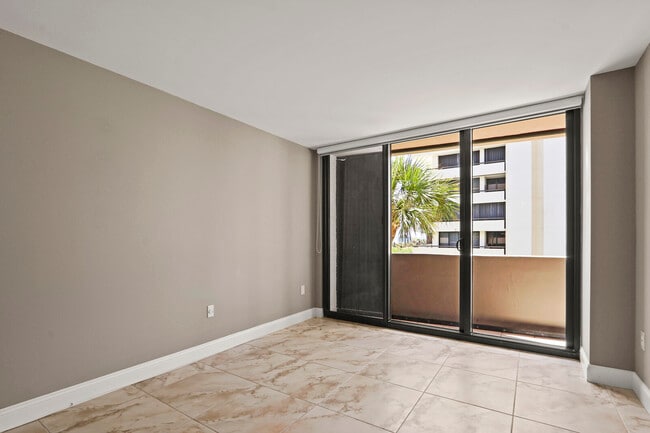 Building Photo - 4200 N Ocean Dr