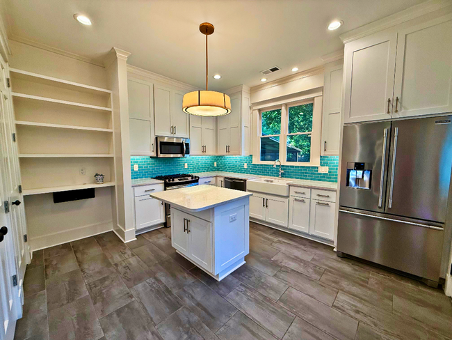 Building Photo - Beautifully Updated Historic Home in Midto...