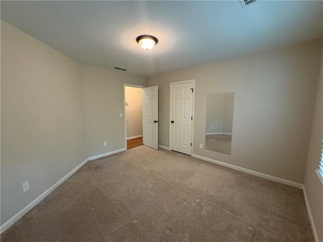 Building Photo - 10575 Aviary Dr