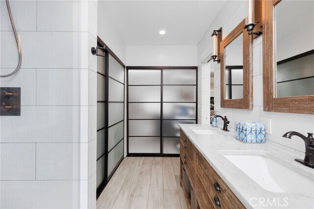 Building Photo - 2116 Palos Verdes Dr W