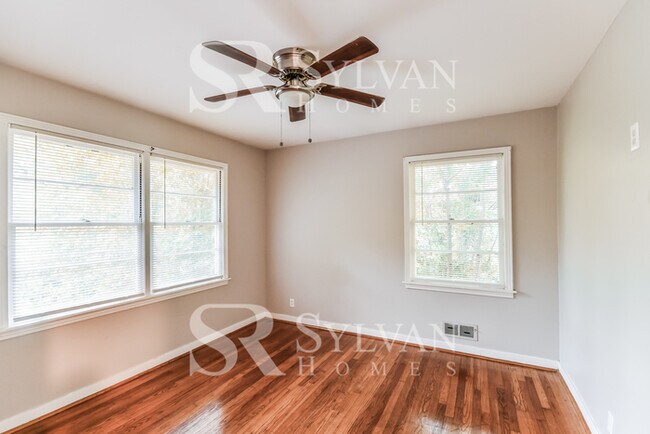 Building Photo - Where Charm Meets Comfort