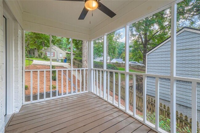 Building Photo - 1191 Beechview Dr SE