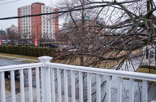 Building Photo - 497 West Ave