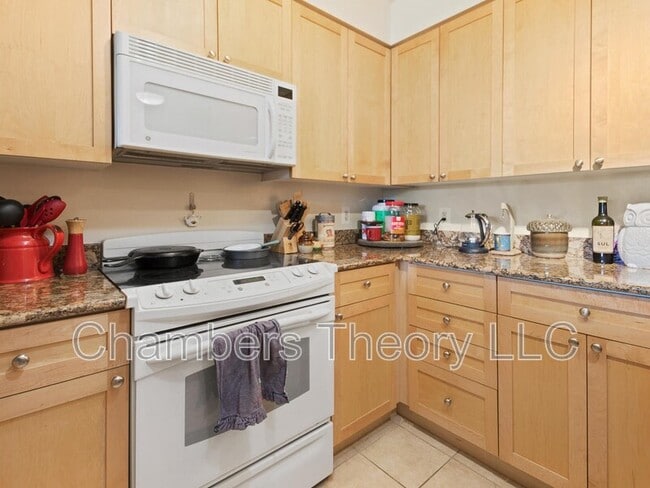 Building Photo - 3101 N Hampton Dr