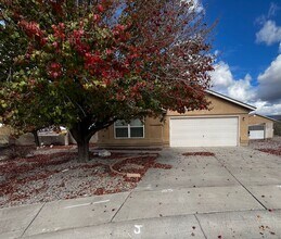 Building Photo - Beautiful 3 bedroom located in S.E. Heights with a HUGE backyard!