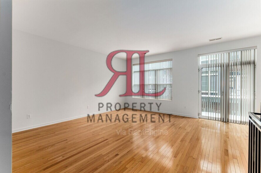 Building Photo - 986 S Front St