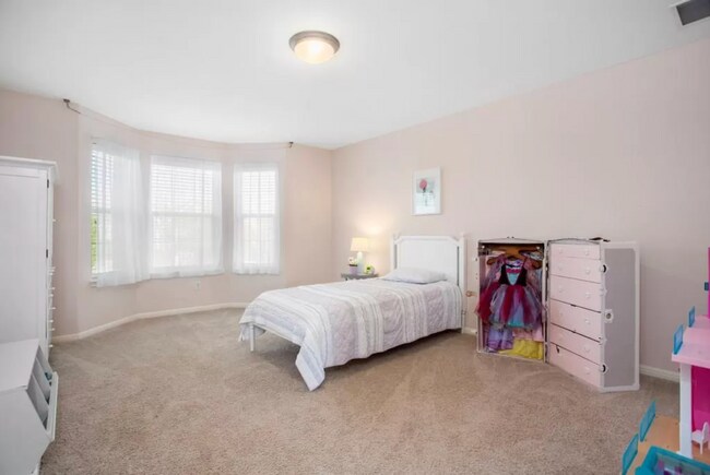 Building Photo - 3917 Links Ln